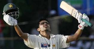 Fawad helps Pakistan whittle down Sri Lankas lead